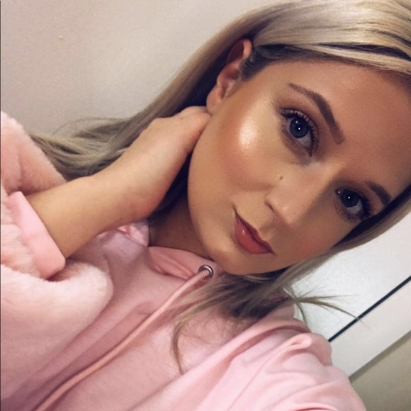 Meet your Posher, Haley - Picture 2 of 6